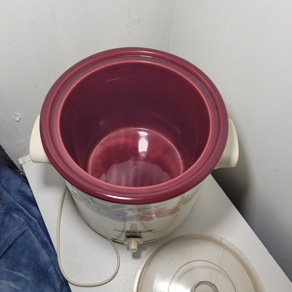 Cream Cookware Slow Cooker with Temperature Control - Picture 3 of 9